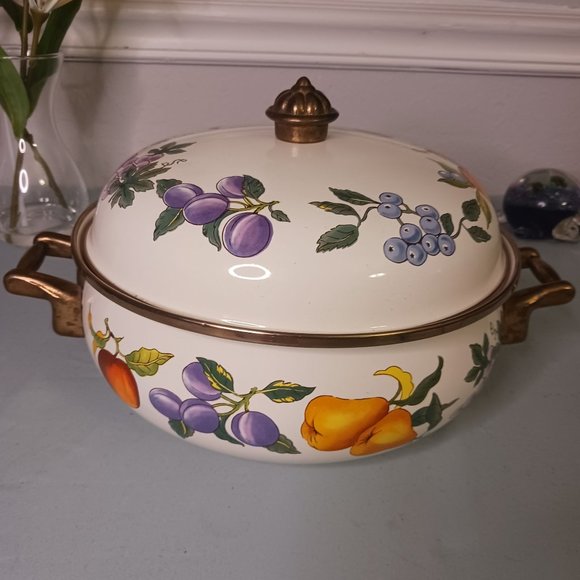 Essence Vintage Tabletops Unlimited 5 QT. Dutch Oven - Picture 2 of 11